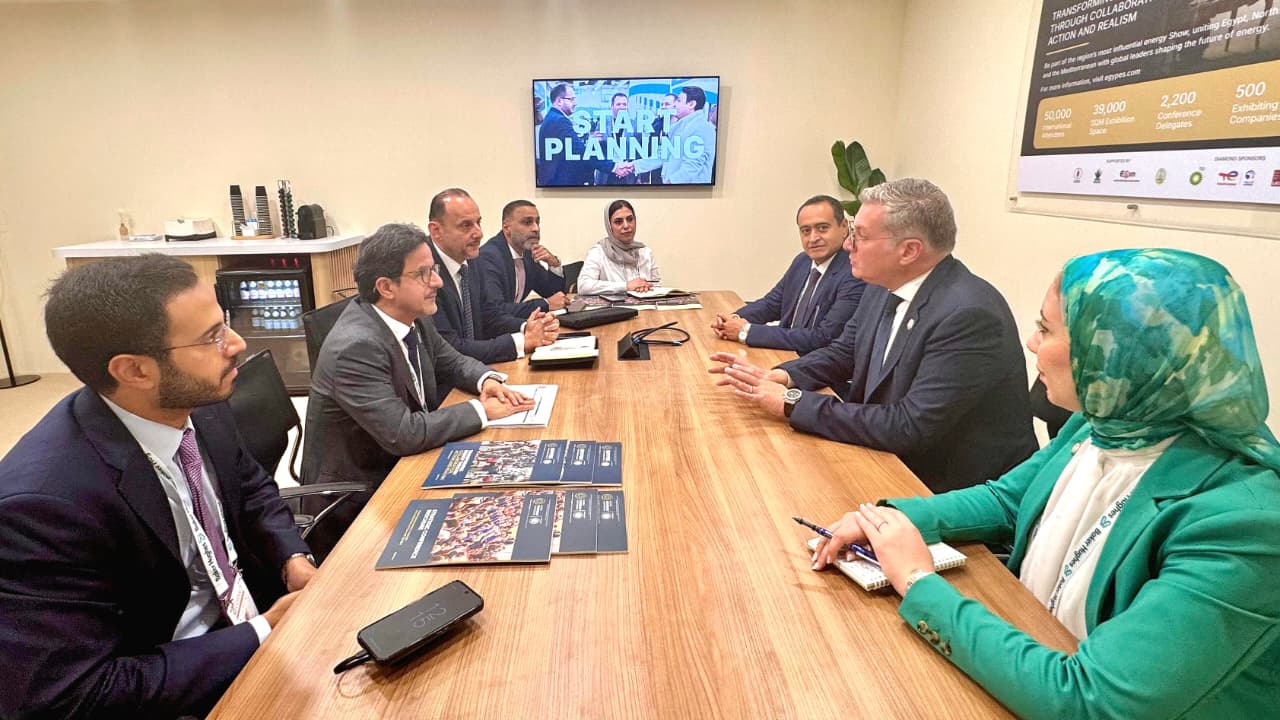 وزير البترول خلال اللقاء مع أدنوك الإماراتية