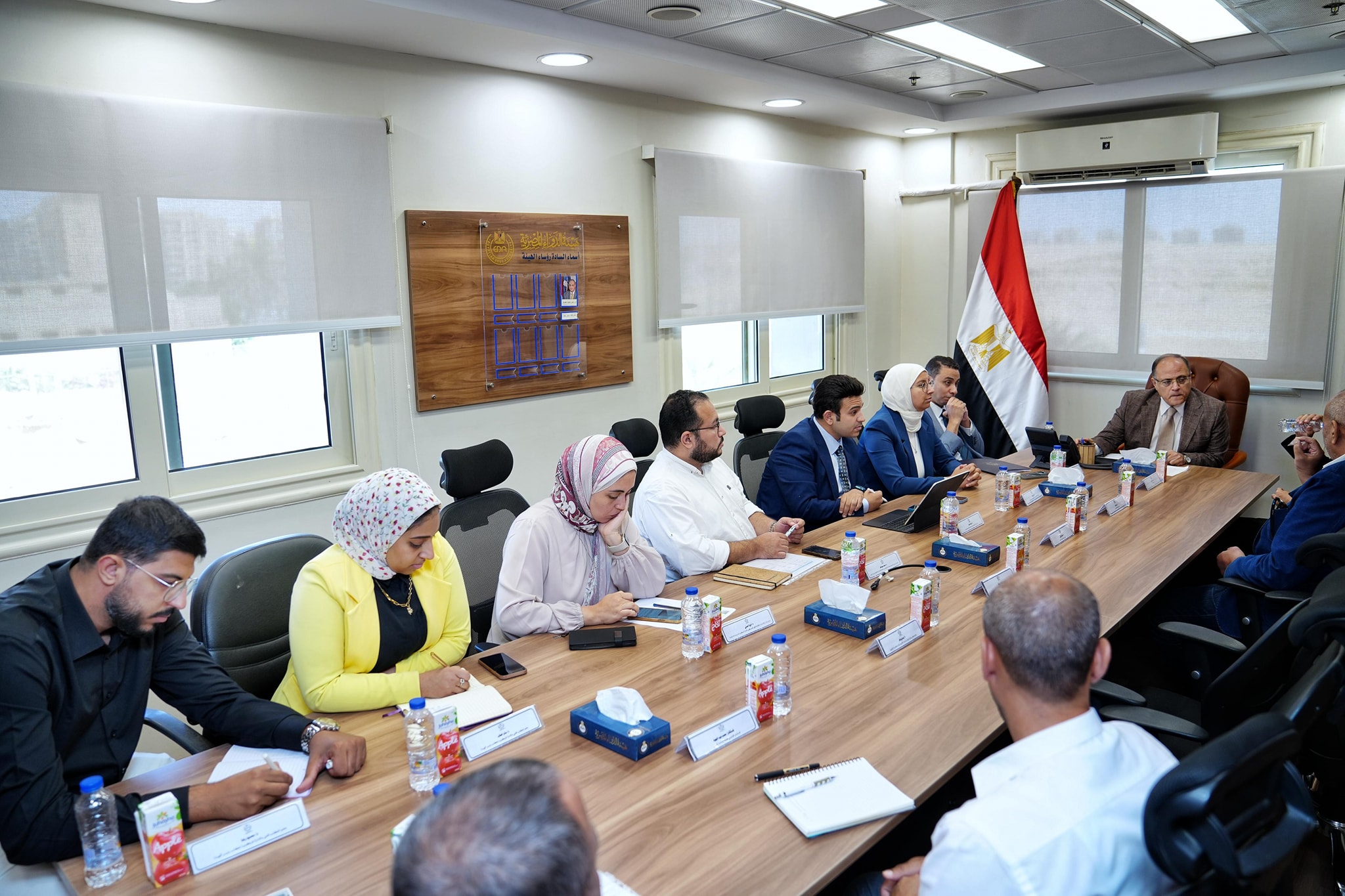 رئيس هيئة الدواء يجتمع مع ممثلي جهاز الدمغة الطبية
