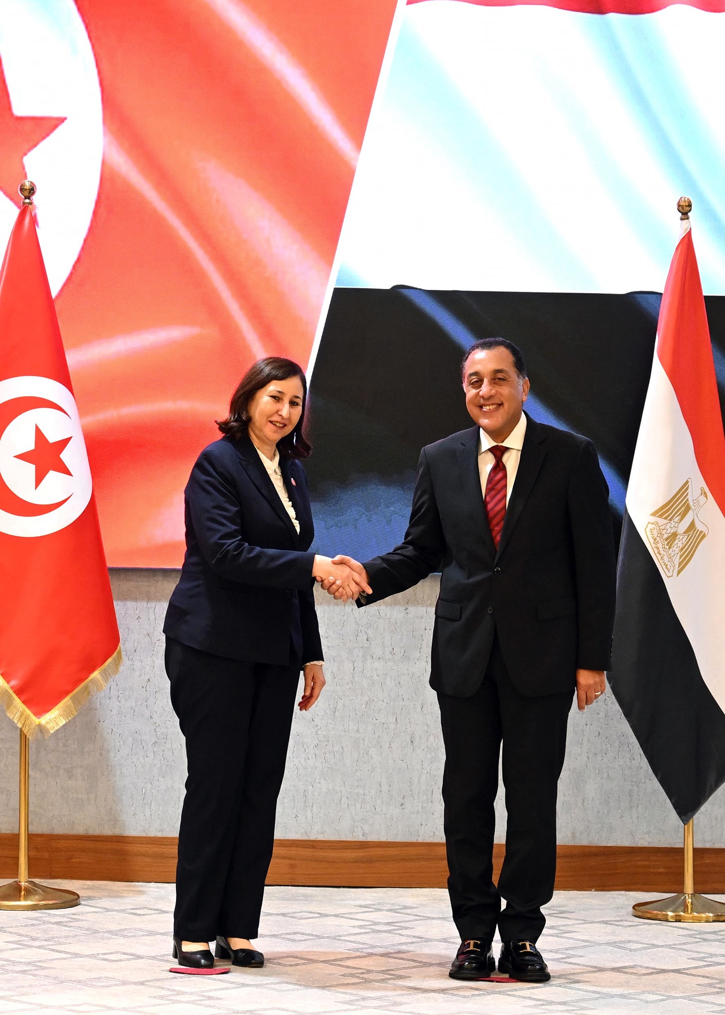 رئيسا وزراء مصر وتونس يشهدان توقيع 8 وثائق