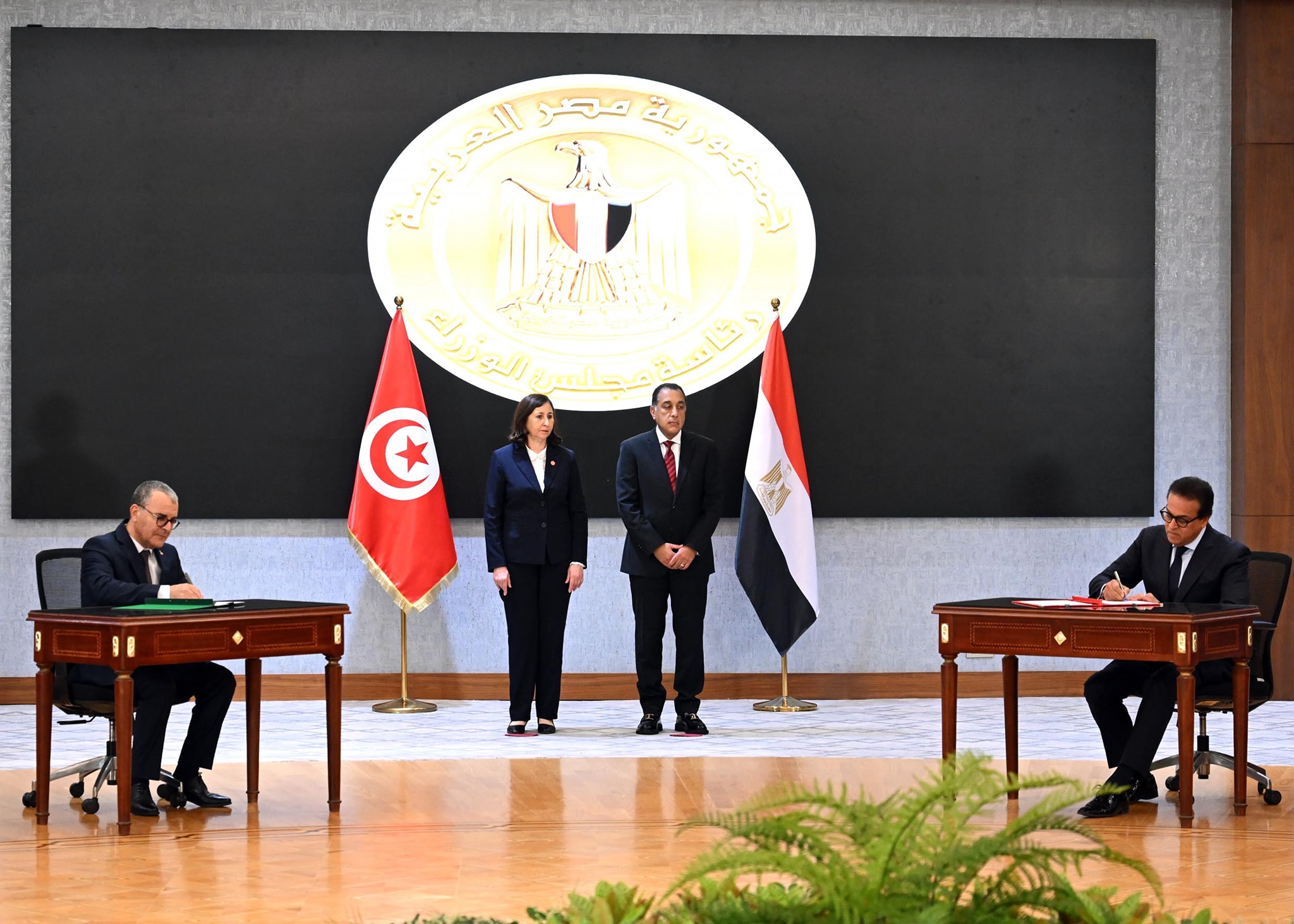 رئيسا وزراء مصر وتونس يشهدان توقيع 8 وثائق