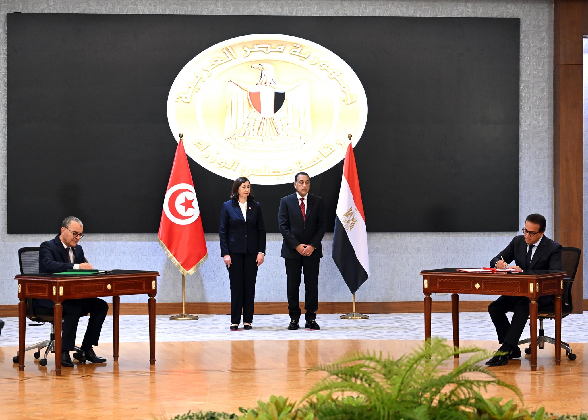 رئيسا وزراء مصر وتونس يشهدان توقيع 8 وثائق