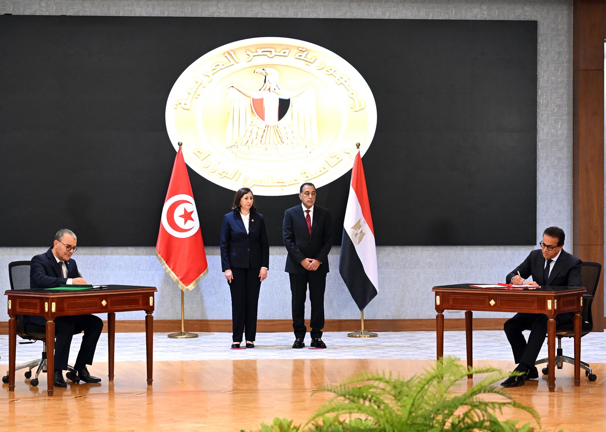 رئيسا وزراء مصر وتونس يشهدان توقيع 8 وثائق