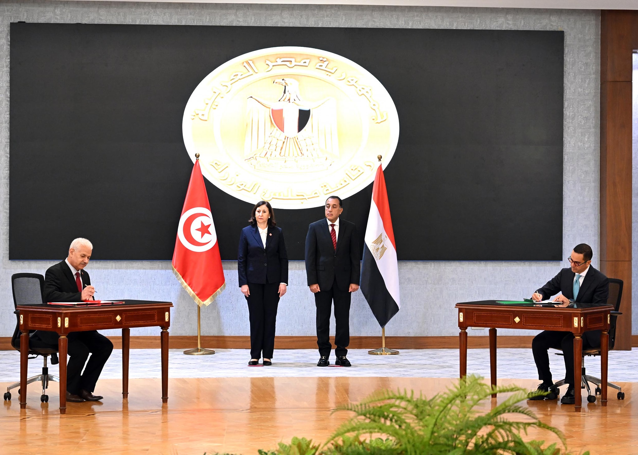 رئيسا وزراء مصر وتونس يشهدان توقيع 8 وثائق