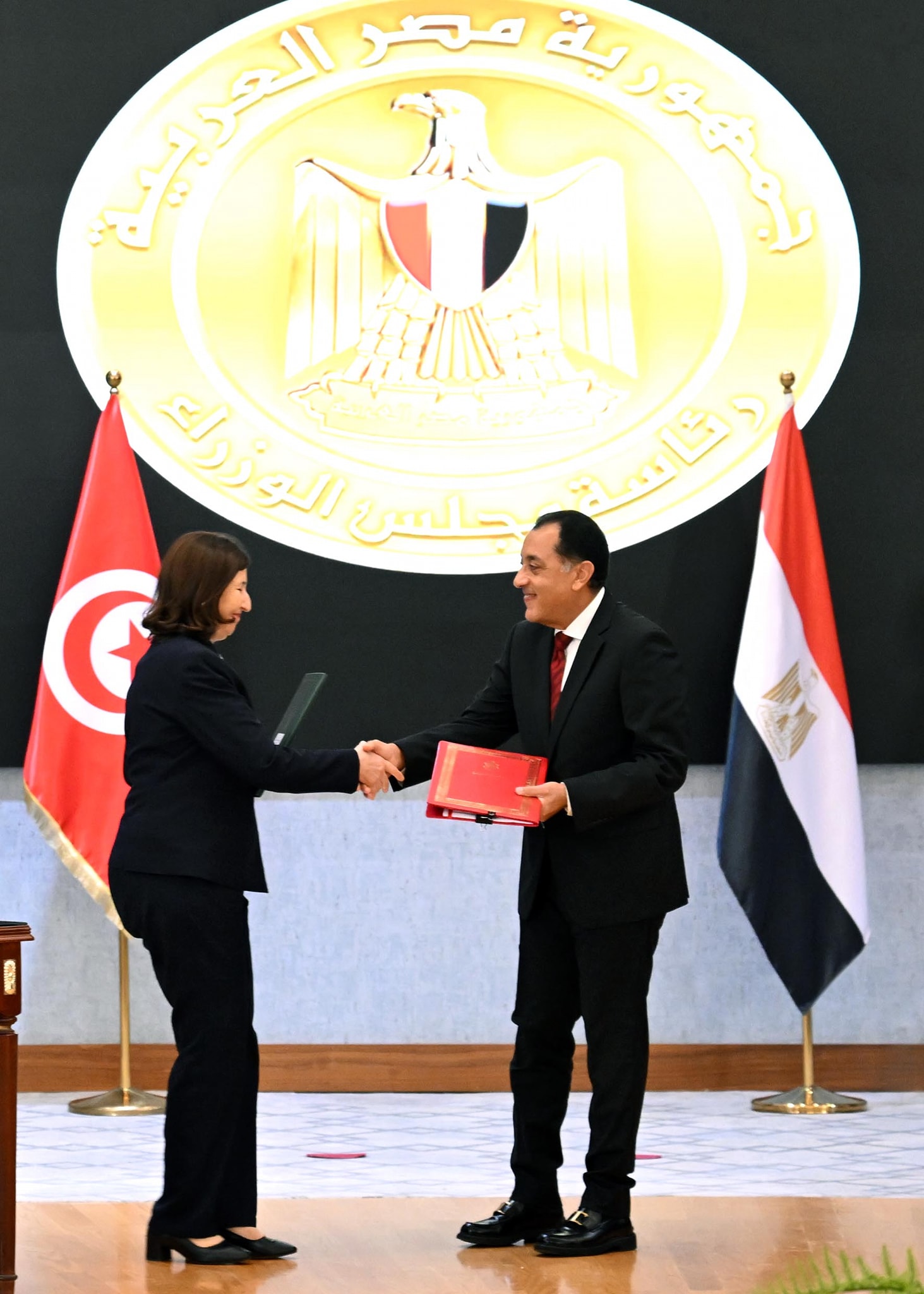 رئيسا وزراء مصر وتونس يشهدان توقيع 8 وثائق