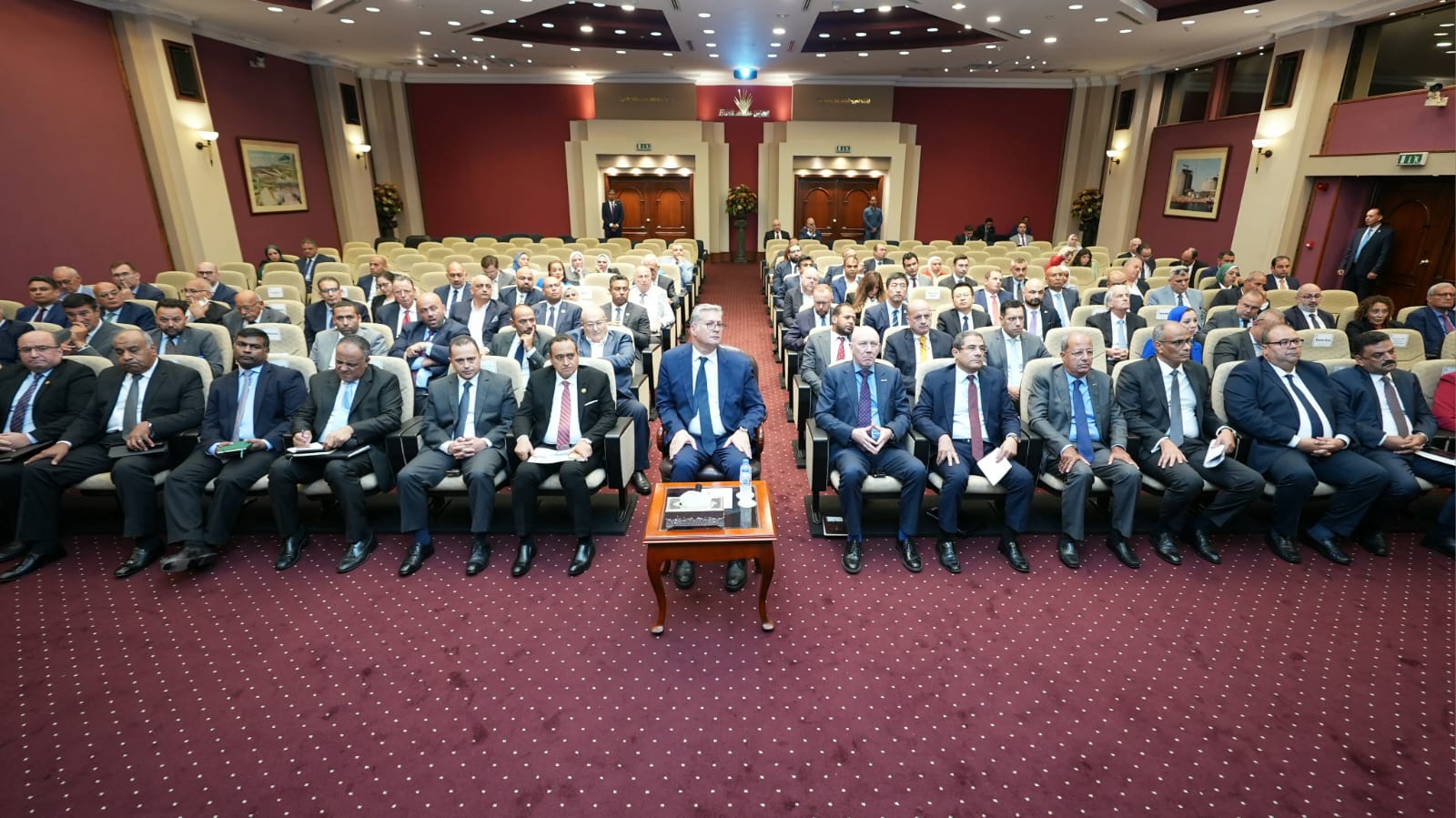 اجتماع وزير البترول مع عدد من رؤساء الشركات العالمية