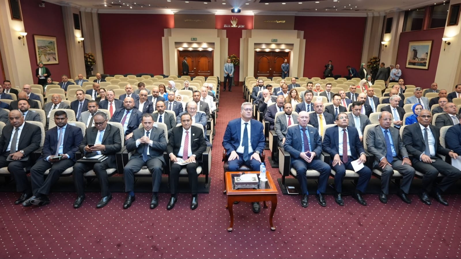 اجتماع وزير البترول مع عدد من رؤساء الشركات العالمية