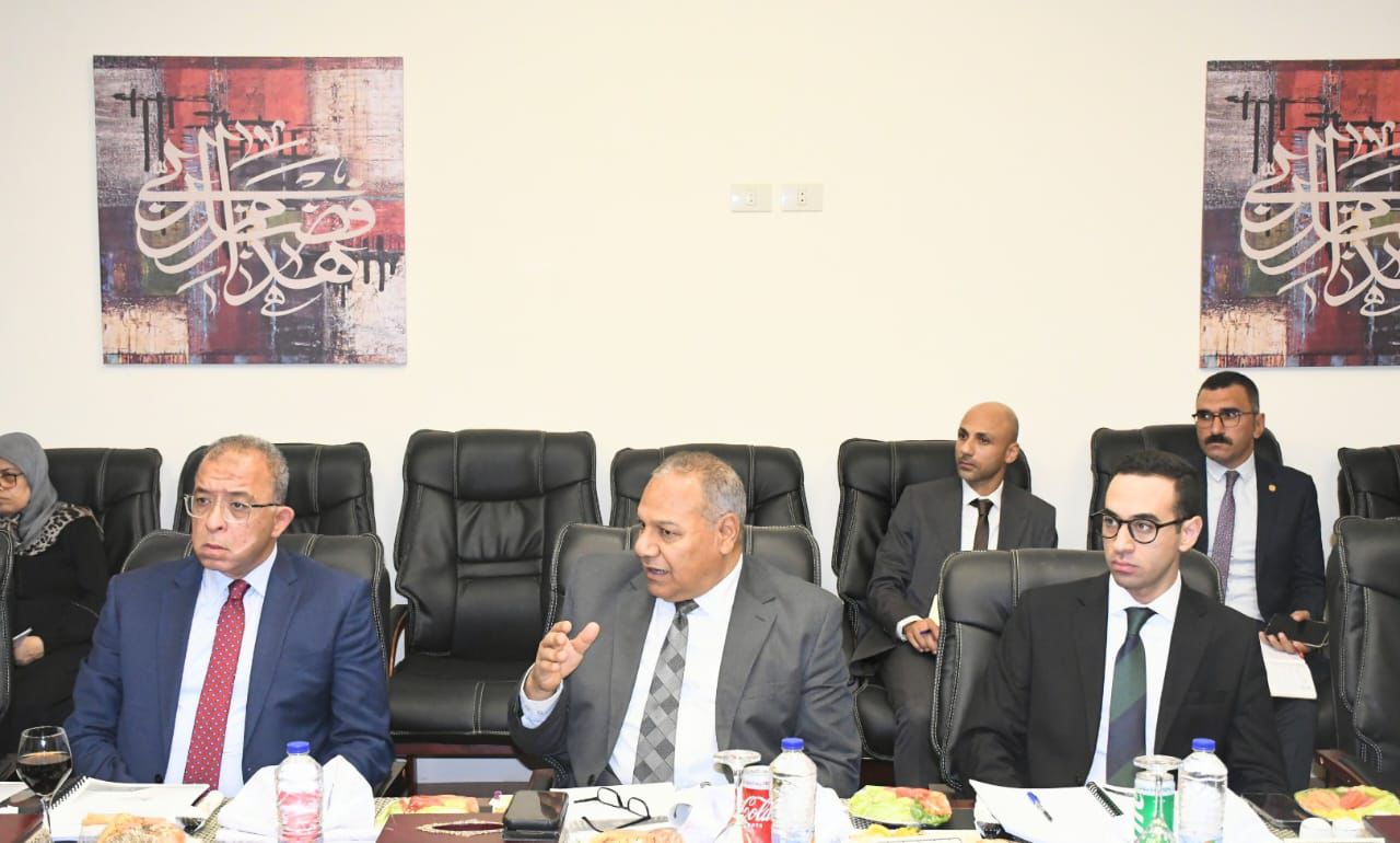وزير الشباب يبحث الفرص الاستثمارية لاستاد القاهرة