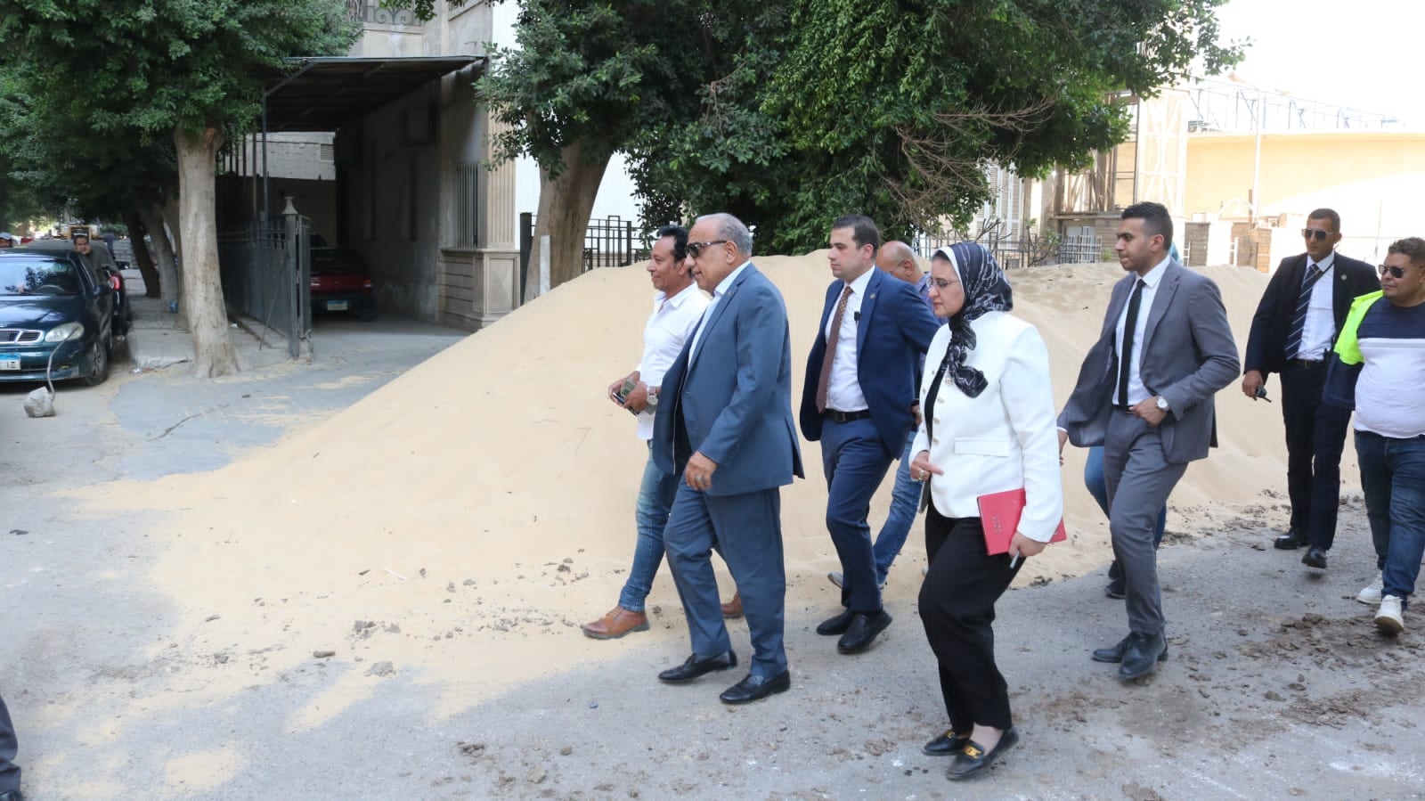 وزير الكهرباء يتابع سير العمل في محطة محولات جزيرة الدهب