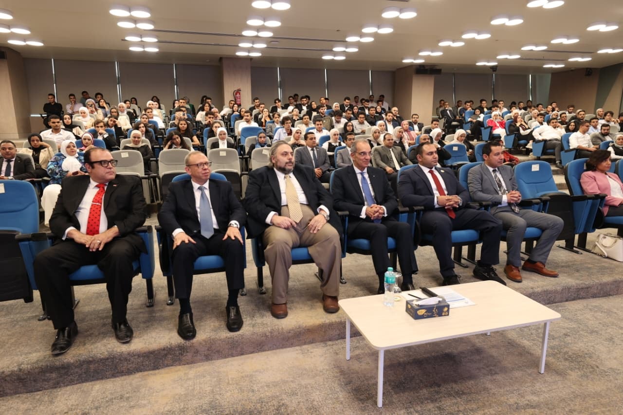وزير الإتصالات يشهد حفل تطوير تكنولوجيات تمكين ذوى الإعاقة