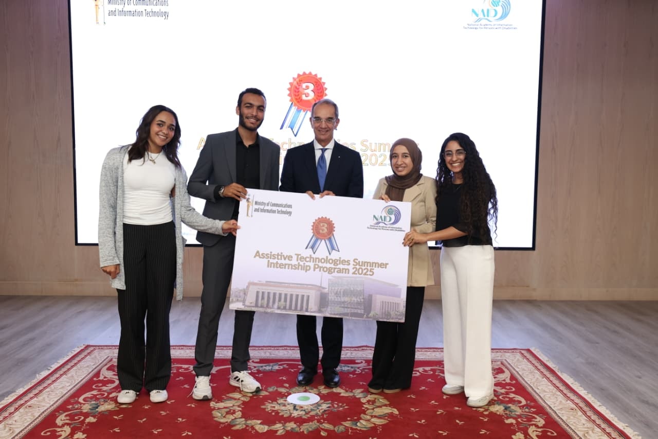 وزير الإتصالات يشهد حفل تطوير تكنولوجيات تمكين ذوى الإعاقة