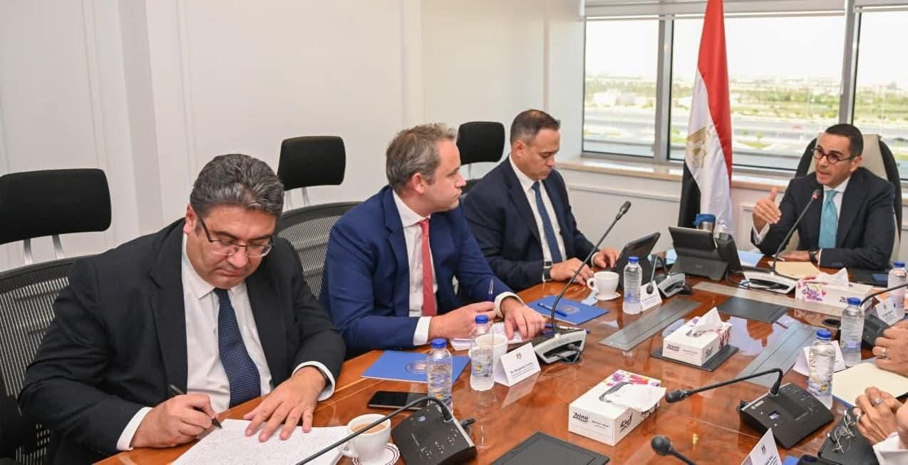 وزير الاستثمار يلتقي وفد مؤسسة S&P Global