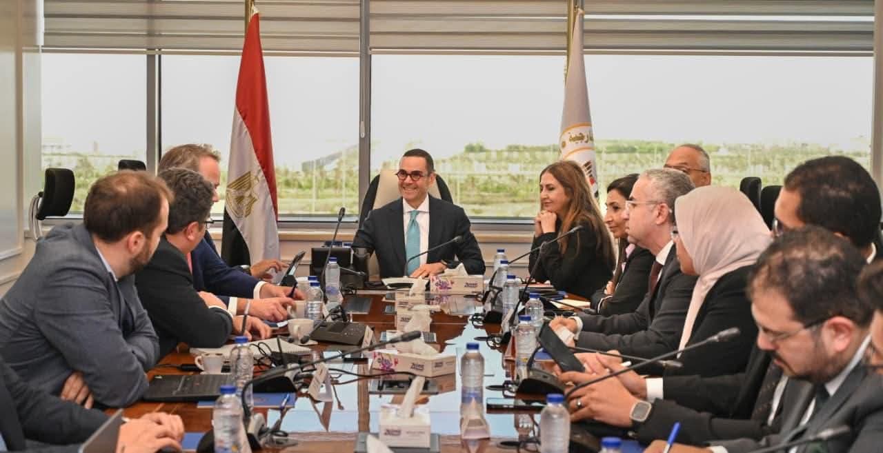 وزير الاستثمار يلتقي وفد مؤسسة S&P Global