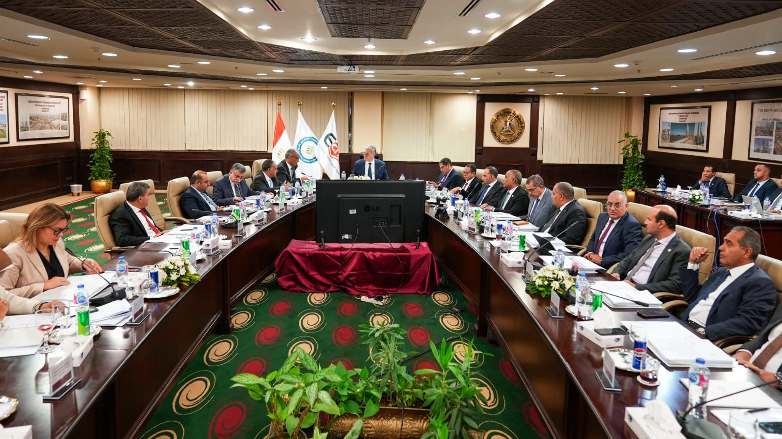وزير البترول يعتمد نتائج أعمال ايكم خلال 2024-2025