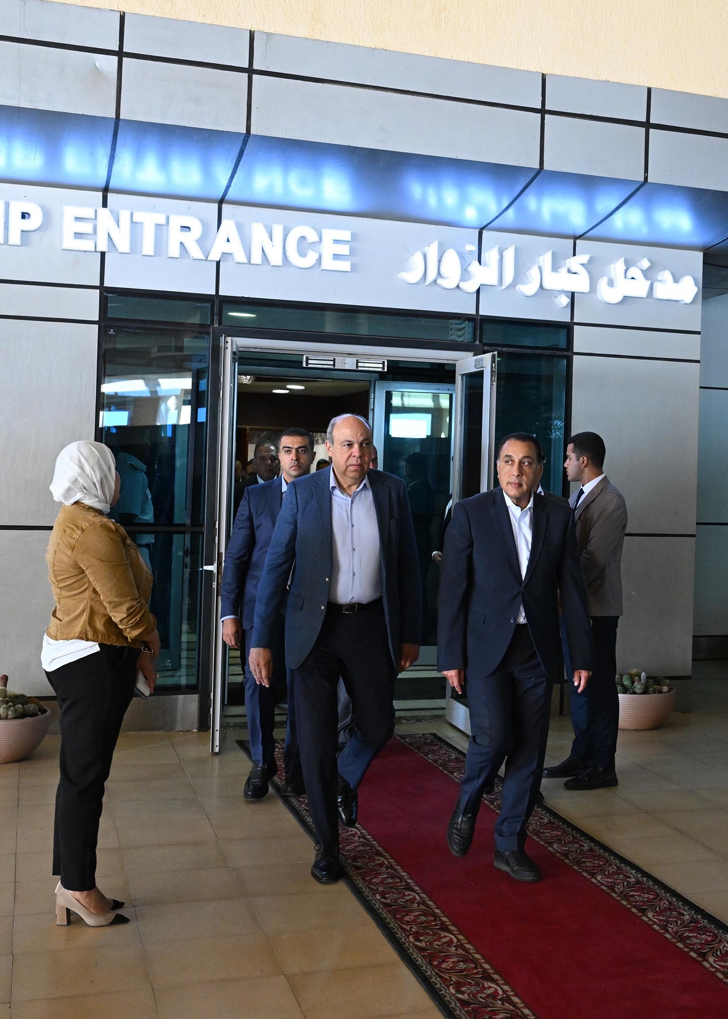رئيس الوزراء يتفقد مطار سفنكس الدولي