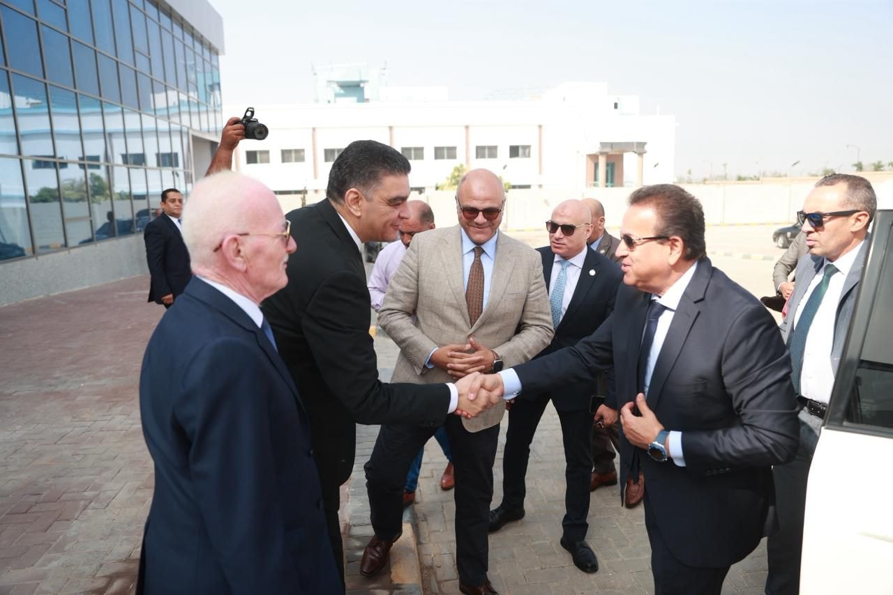 وزير الصحة يشهد التشغيل التجريبي لمصنع إنتاج فلاتر الغسيل الكلوي بالقليوبية