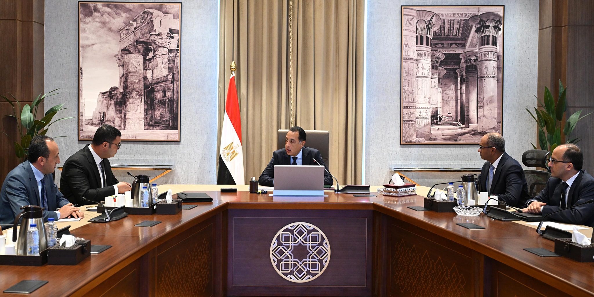 مدبولي يتابع الخطة التنفيذية للتوسع فى إقامة محطات تحلية مياه البحر