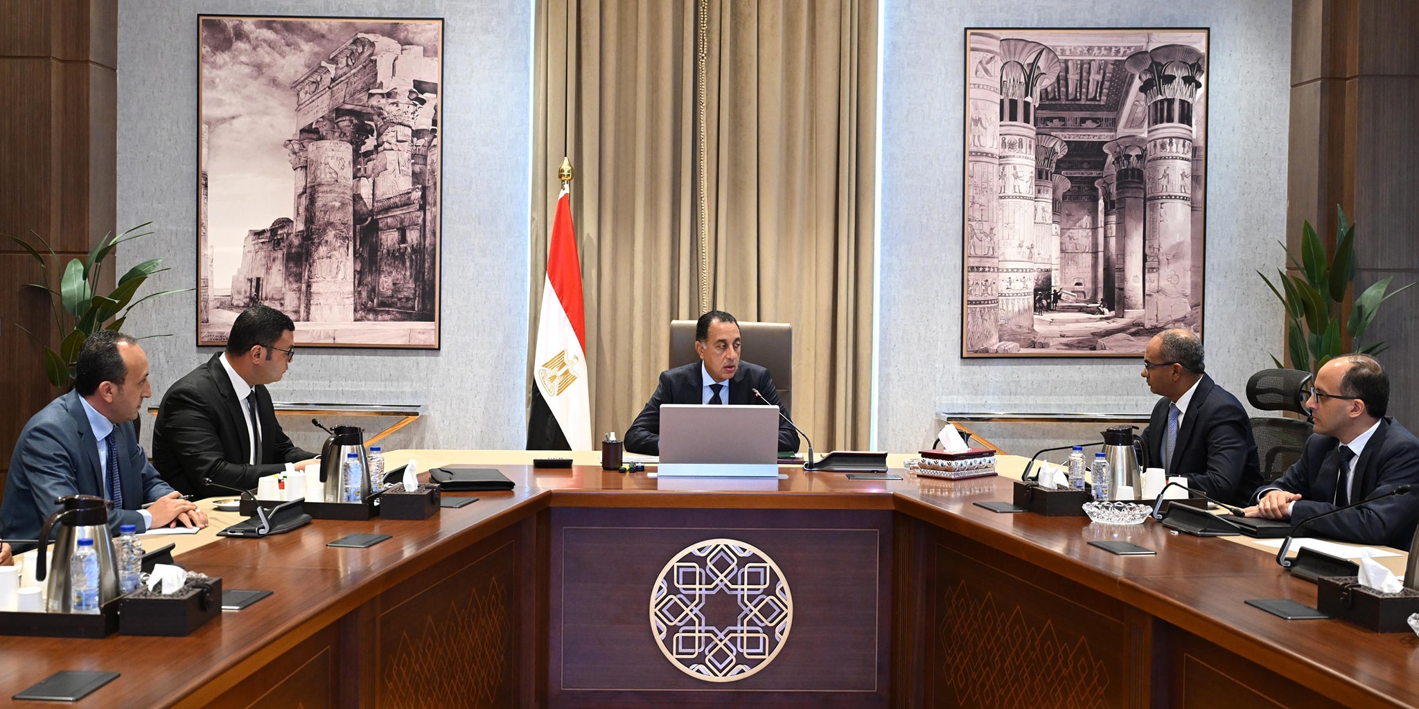 مدبولي يتابع الخطة التنفيذية للتوسع فى إقامة محطات تحلية مياه البحر
