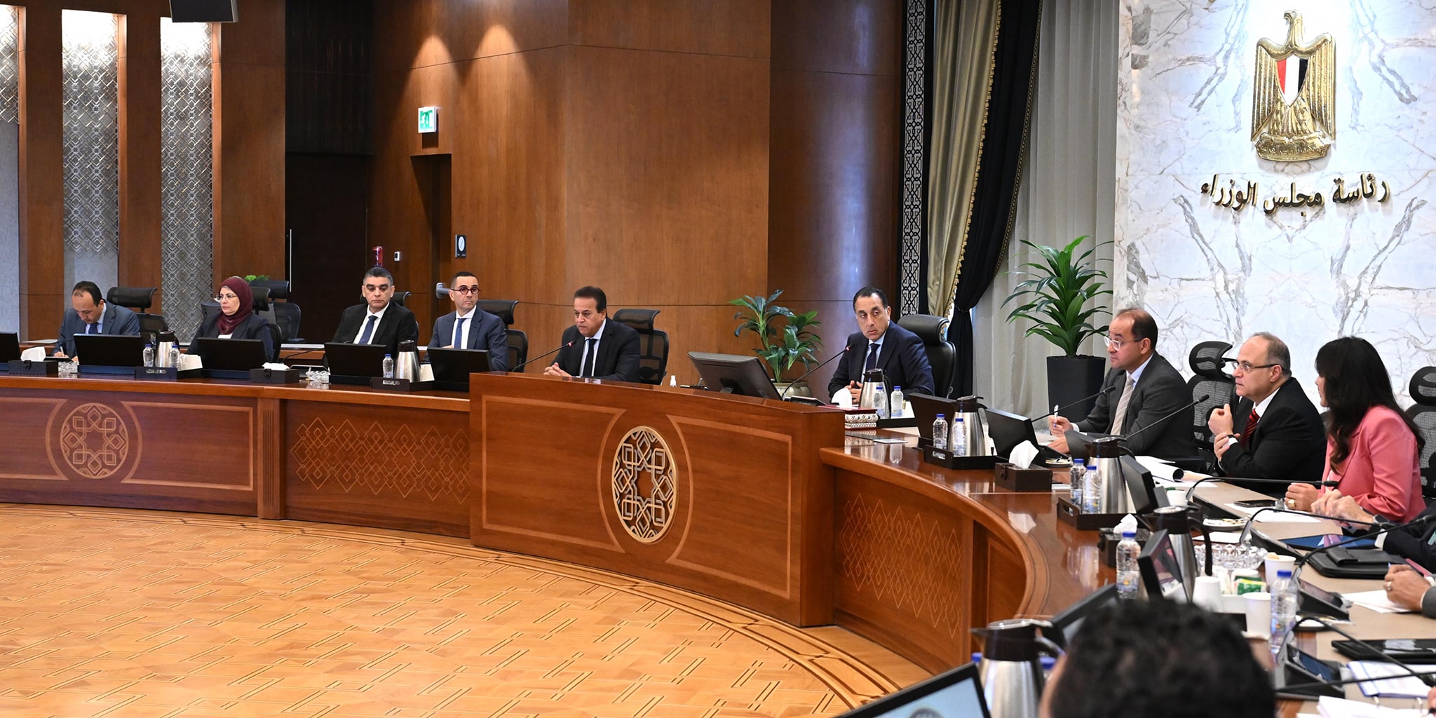 رئيس الوزراء يتابع جهود توفير الأدوية والمستلزمات الطبية