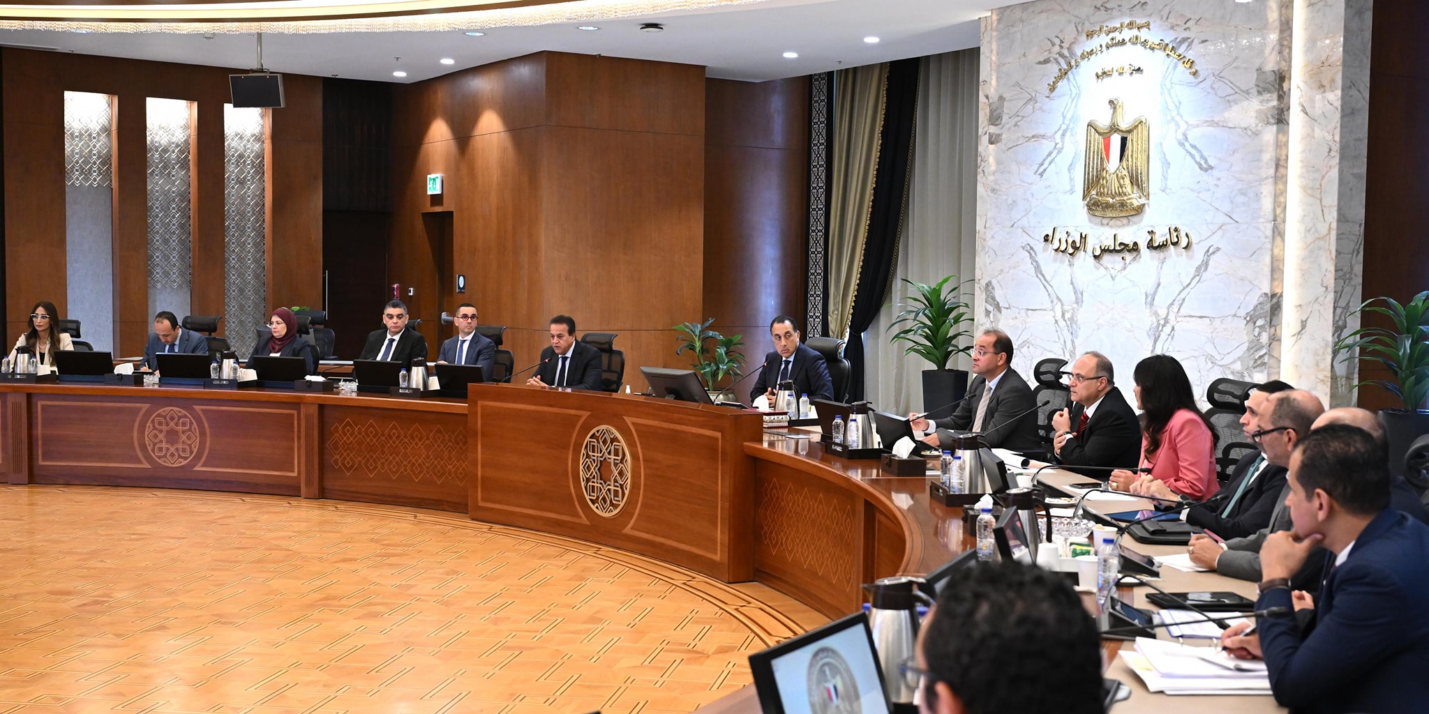 رئيس الوزراء يتابع جهود توفير الأدوية والمستلزمات الطبية