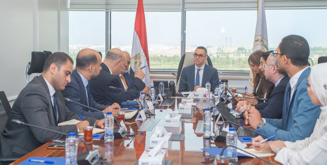 وزير الاستثمار يلتقى وفد البنك الدولي