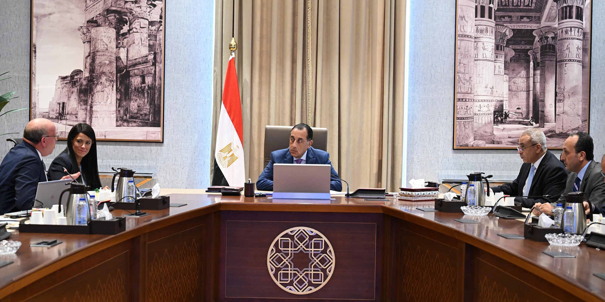مدبولي يجتمع مع المشاط ونائب رئيس بنك الاستثمار القومي