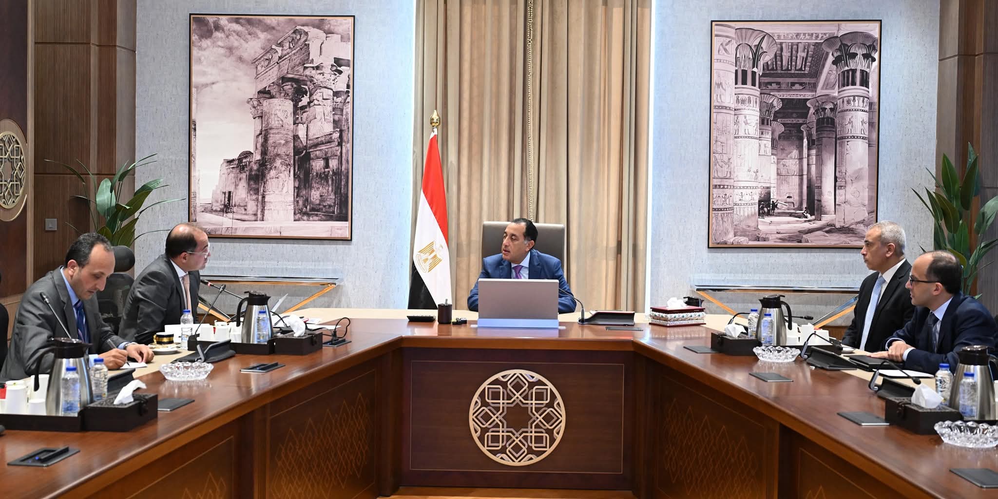 رئيس الوزراء يجتمع مع وزير المالية