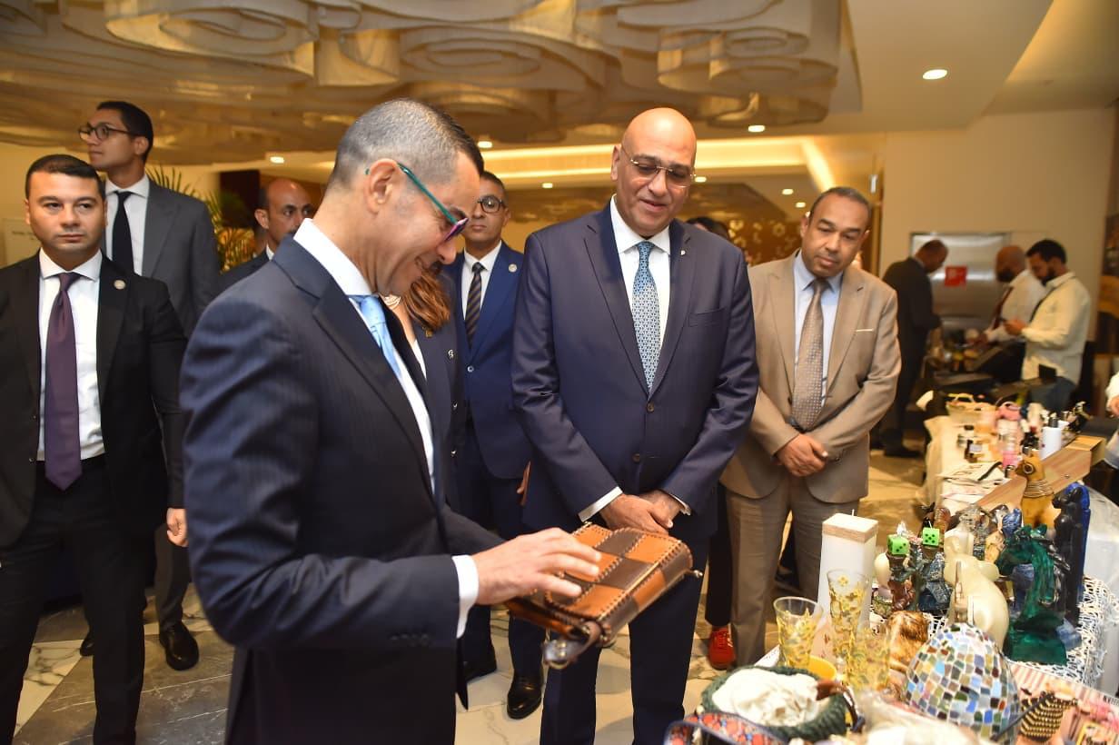 وزير الاستثمار يفتتح معرض المشروعات الصغيرة والمتوسطة