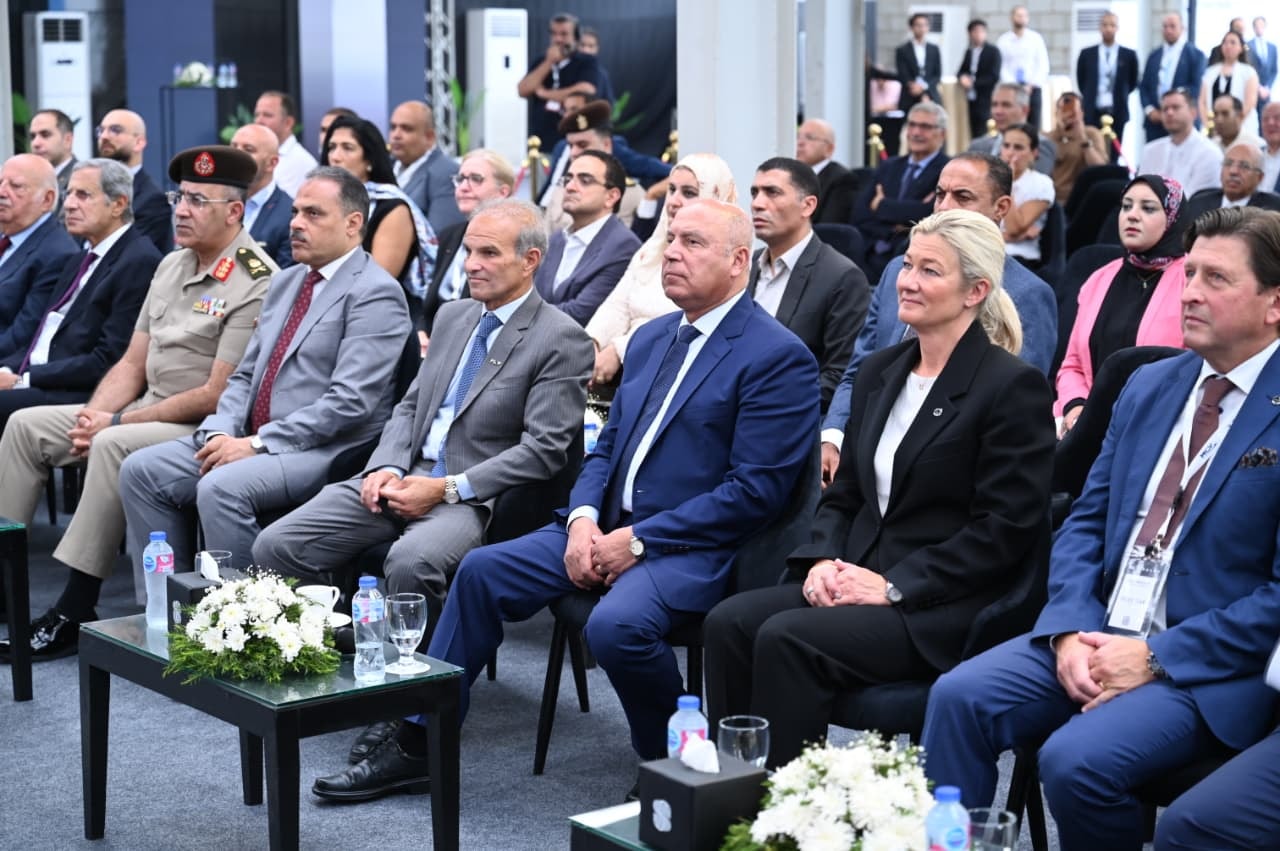 الوزير يفتتح خط إنتاج جديد لشركة MCV لتصنيع وتصدير الأتوبيسات الكهربائية