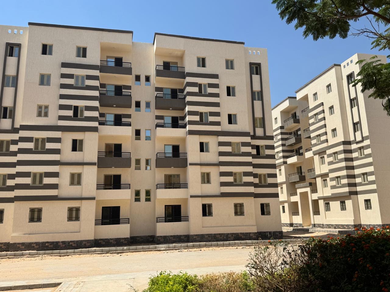وزير الإسكان يتابع موقف تنفيذ وحدات سكن لكل المصريين في 3 مدن