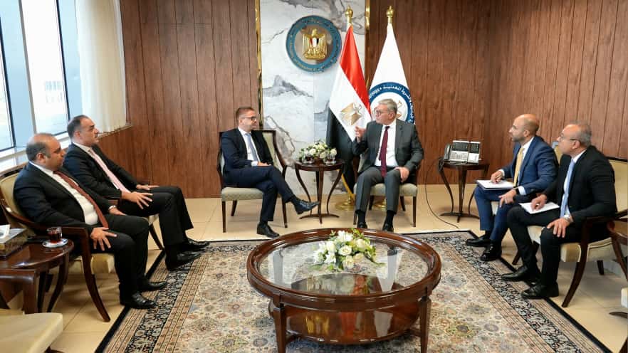 وزير البترول يلتقي مدير عام شركة توتال إنرجيز الفرنسية