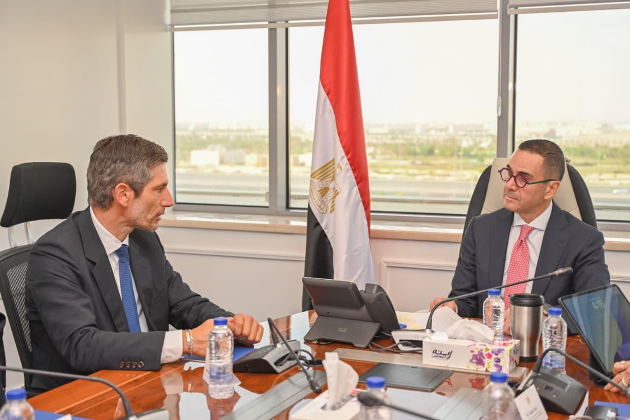 وزير الاستثمار يلتقي وفدًا من شركة أنتي بليوشن إيجيبت