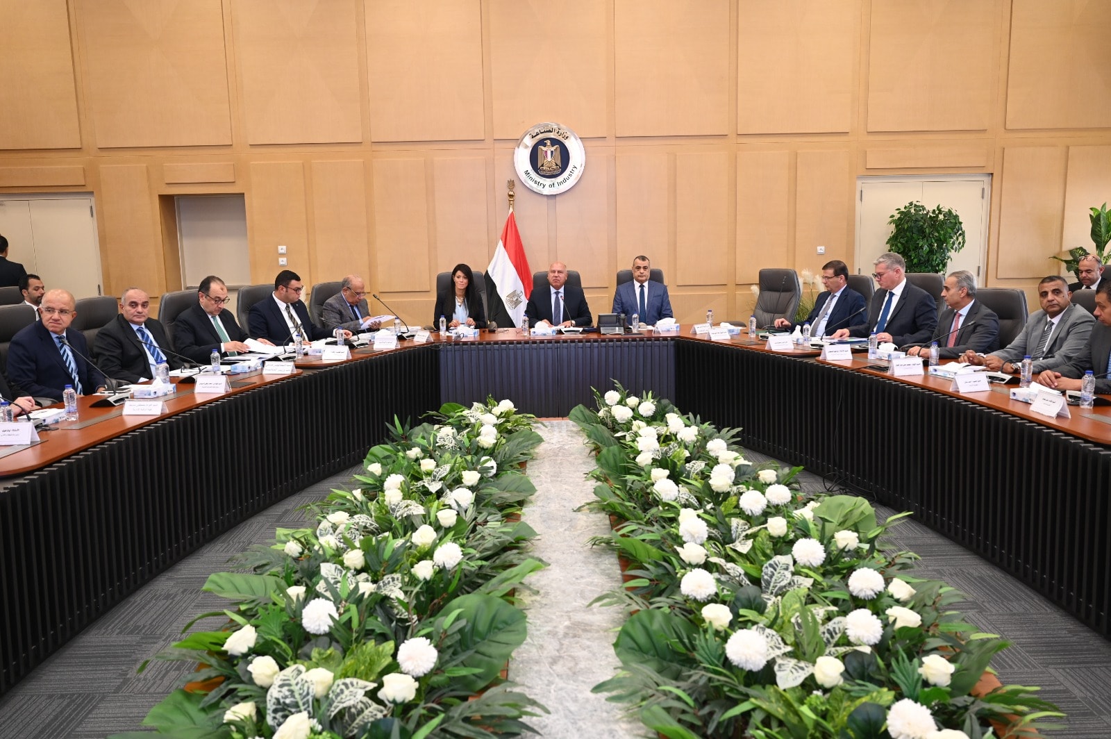 الوزير يترأس اجتماع المجموعة الوزارية للتنمية الصناعية