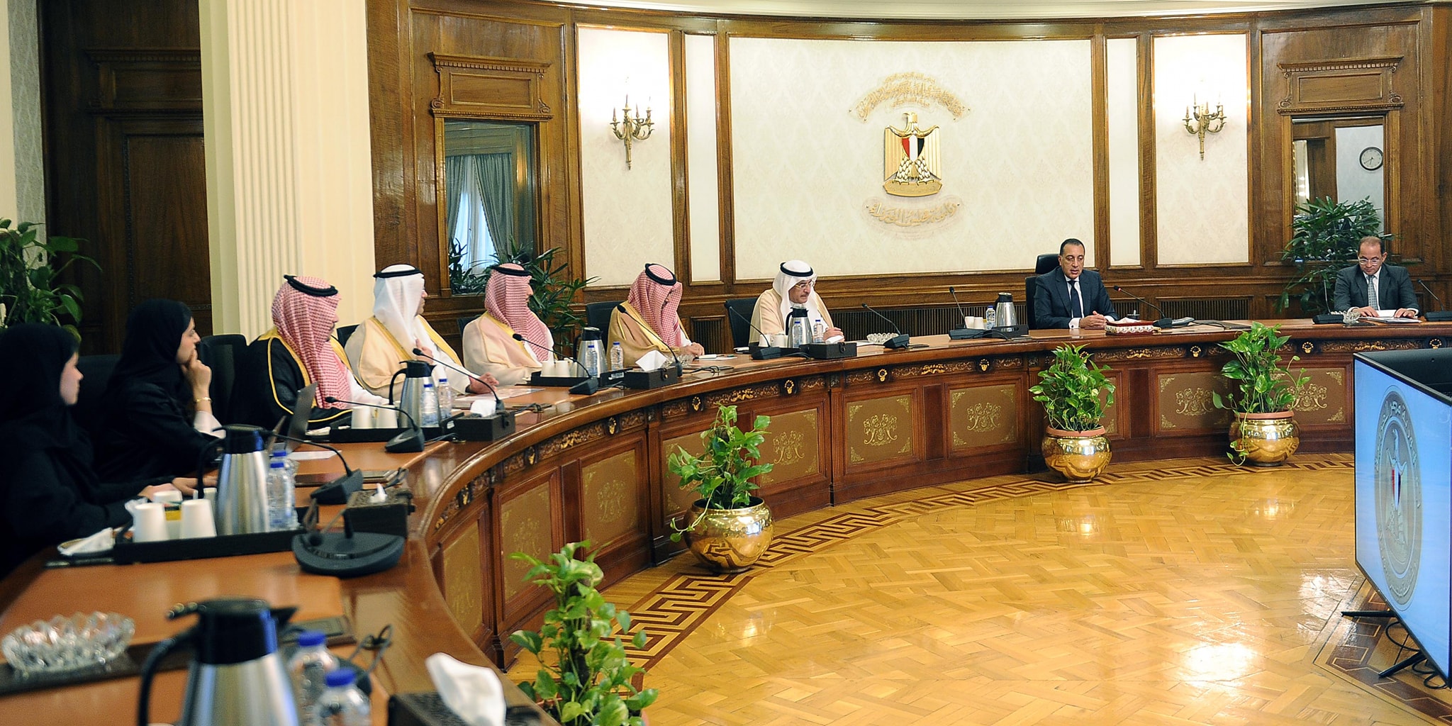 رئيس الوزراء يناقش حزمة استثمارات مع وزير الدولة السعودي