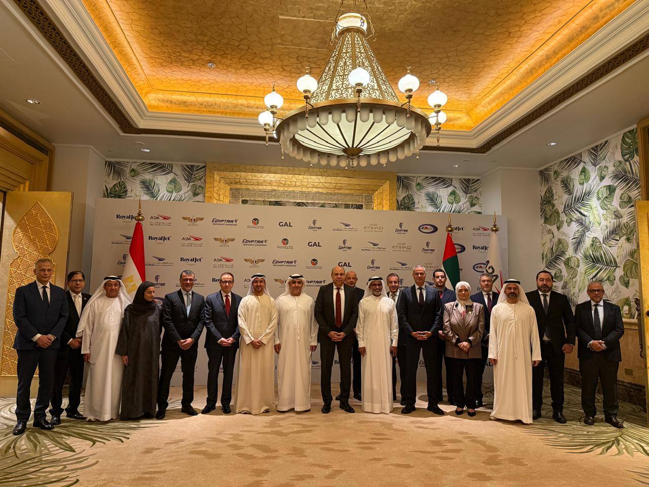 وزير الطيران يشهد توقيع عدة مذكرات تفاهم بين مصر والإمارات