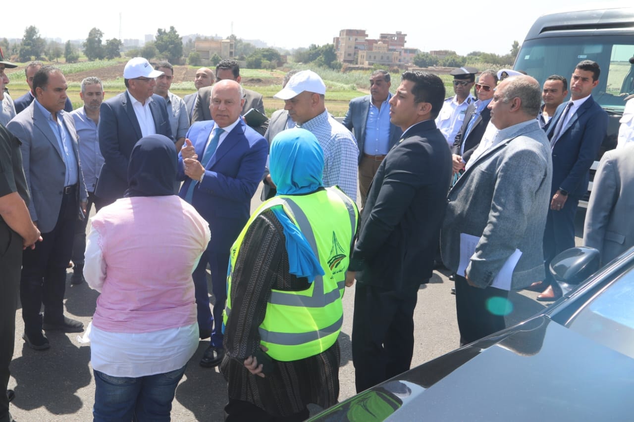 وزير الصناعة يتفقد تطوير وصيانة الطريق الدائري الإقليمي