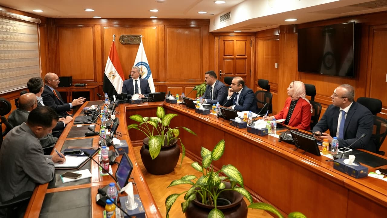 وزير البترول يلتقي نائب رئيس شركة إكس كاليبر الأسبانية