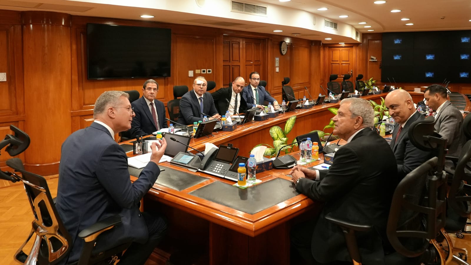 وزير البترول يلتقي مع رئيس شركة تاج أويل الكندية 