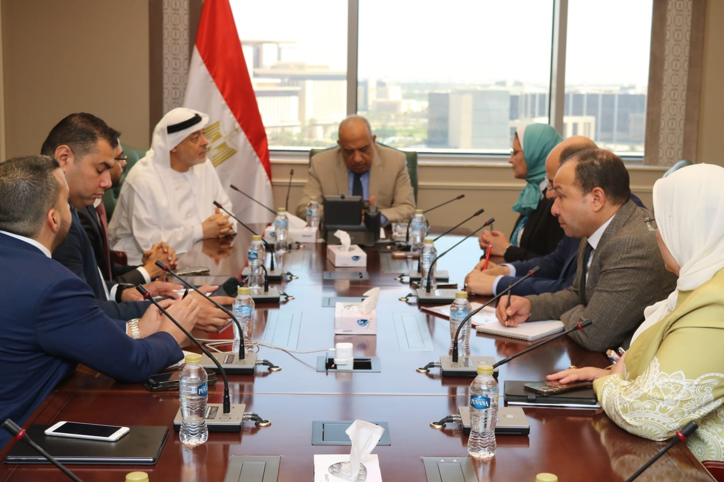 وزير الكهرباء يلتقي وفد شركة AMEA POWER الإماراتية
