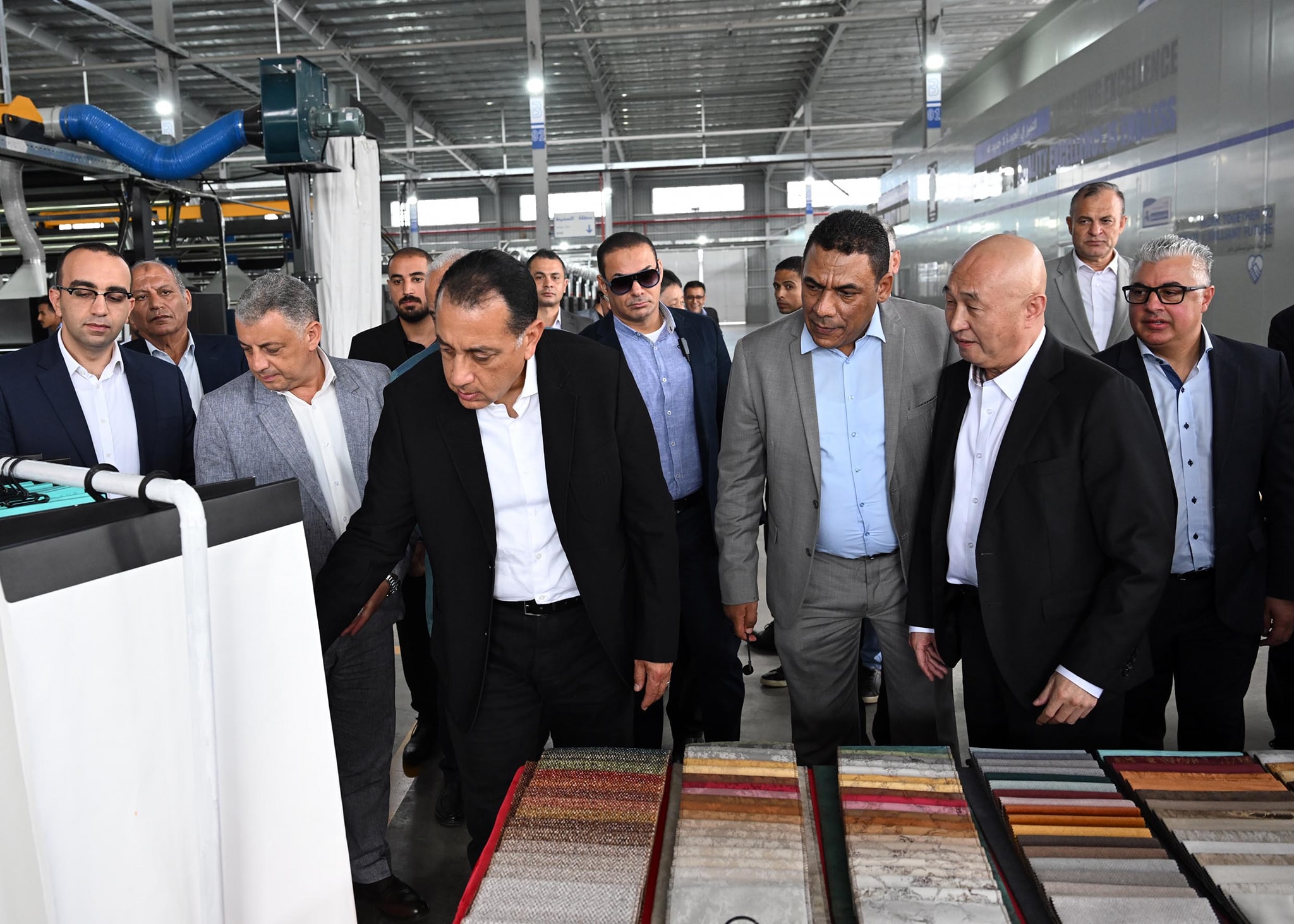 رئيس الوزراء يتفقد مصنع هنجشينج الصيني