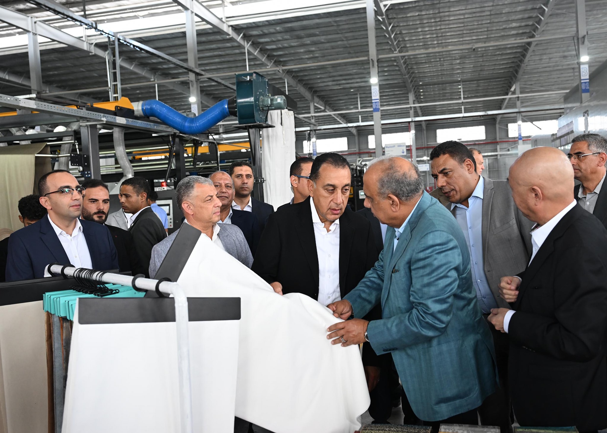 رئيس الوزراء يتفقد مصنع هنجشينج الصيني