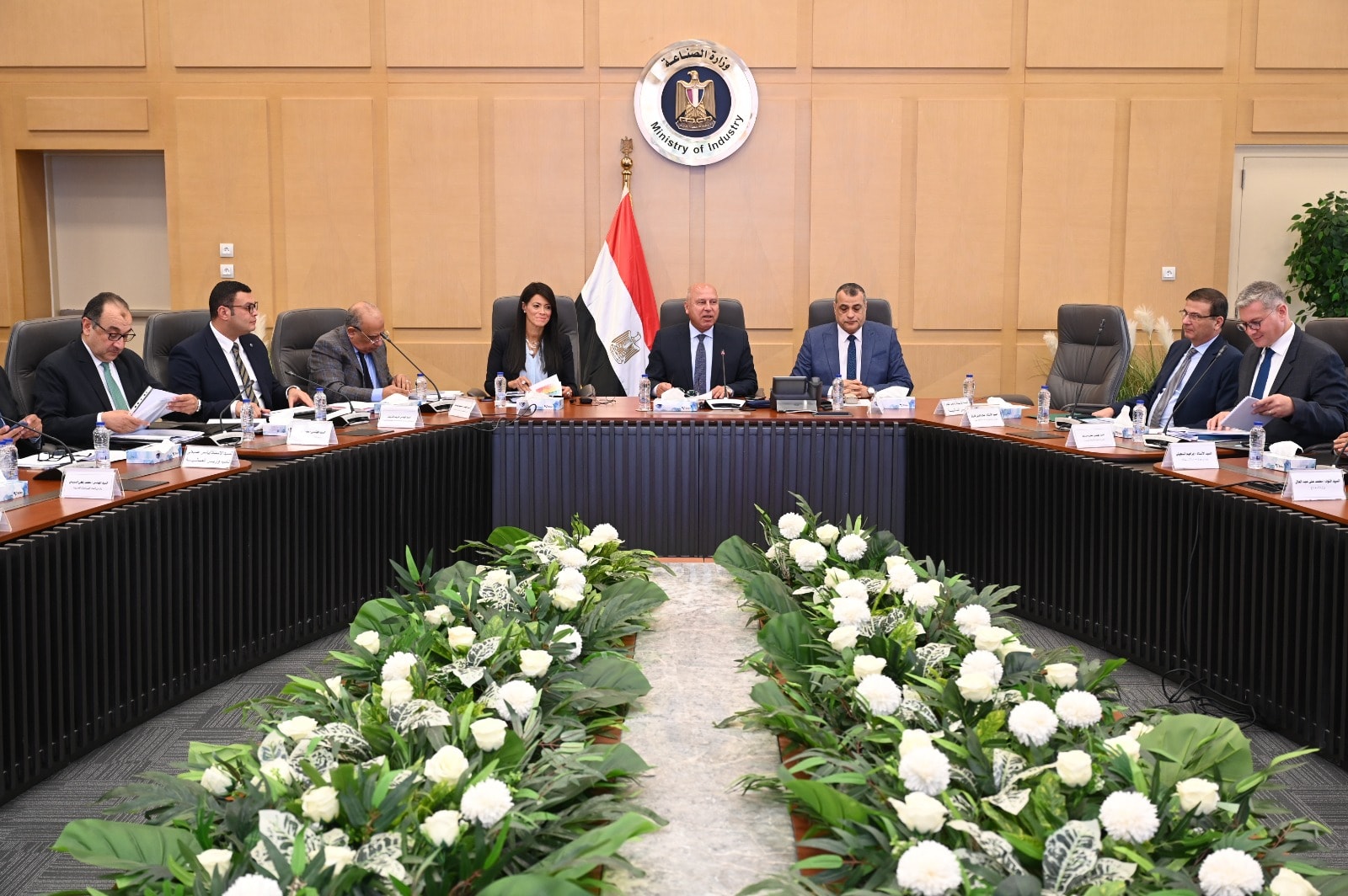 الوزير يترأس اجتماع المجموعة الوزارية للتنمية الصناعية