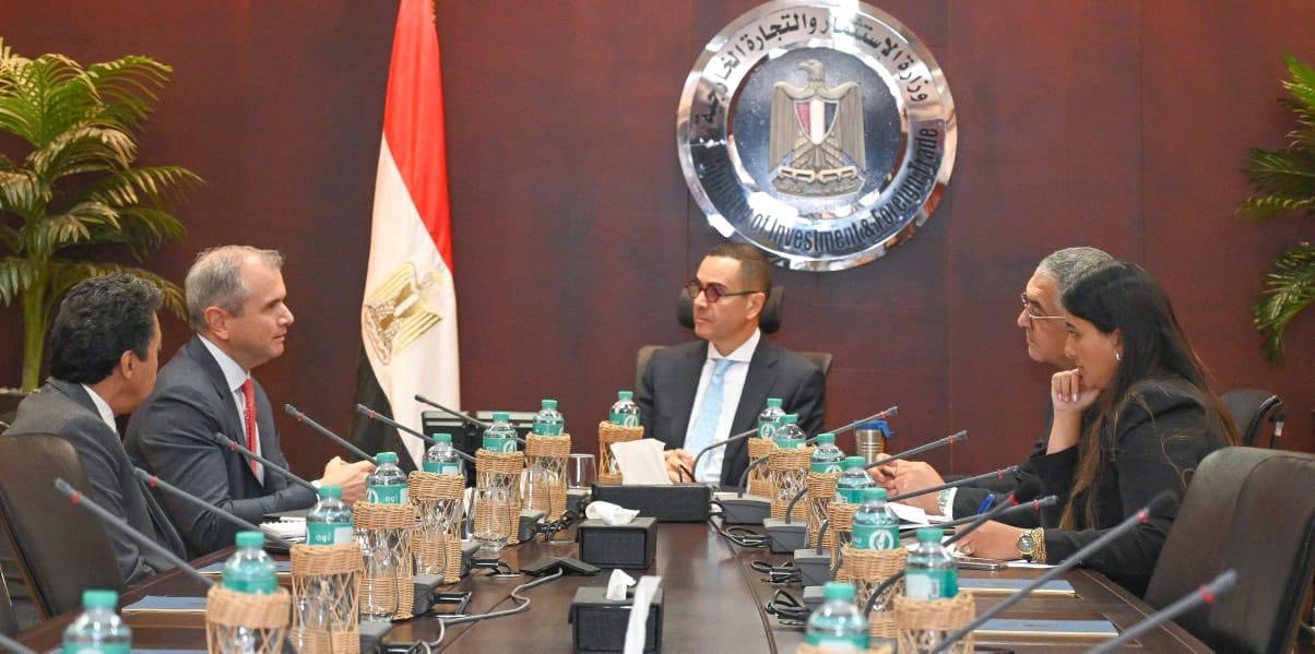 وزير الاستثمار يلتقى مؤسس شركة الكازار للطاقة