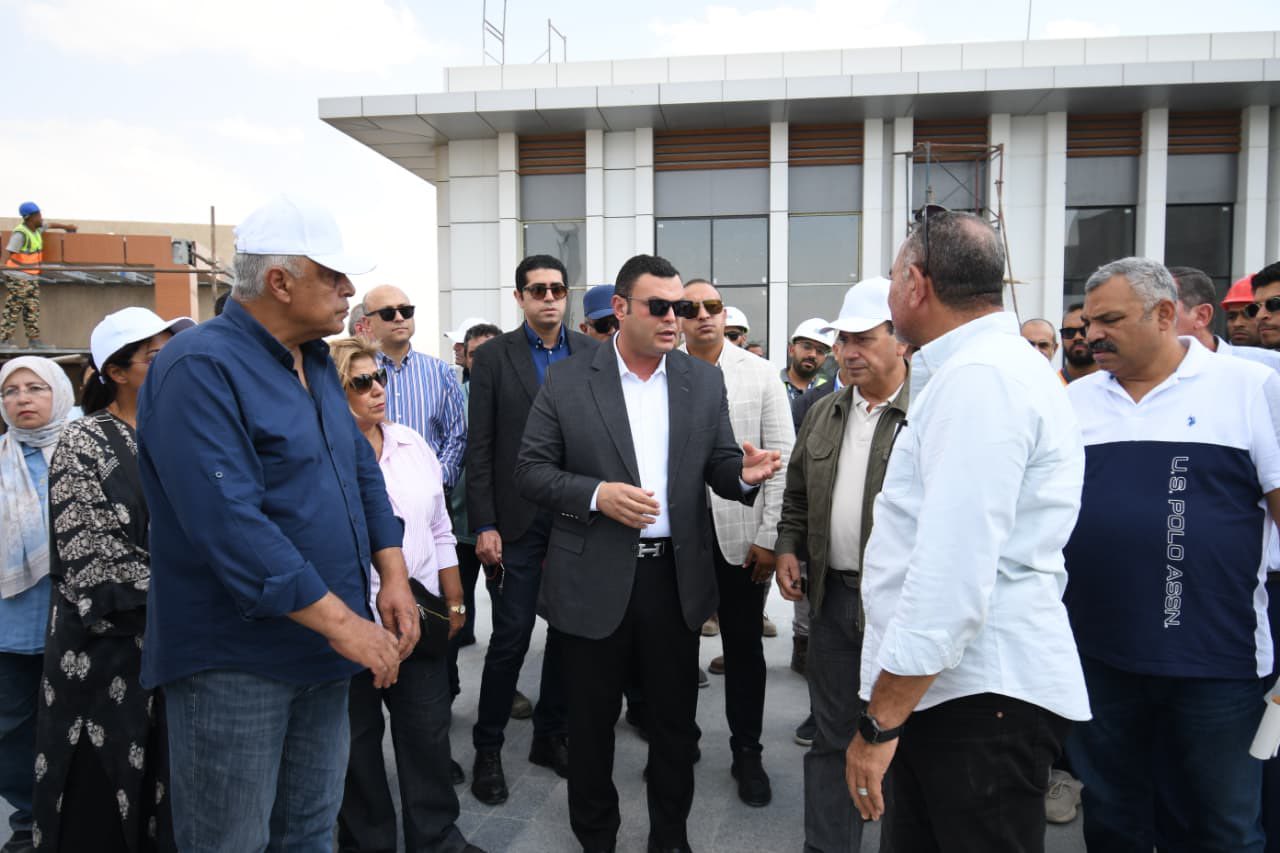وزير الإسكان يتفقد مكونات مشروع حدائق تلال الفسطاط