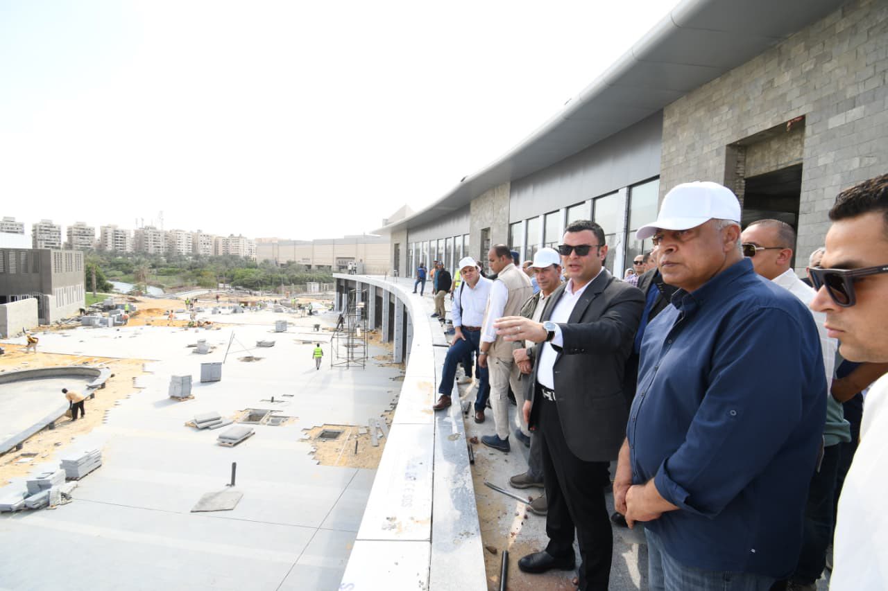 وزير الإسكان يتفقد مكونات مشروع حدائق تلال الفسطاط