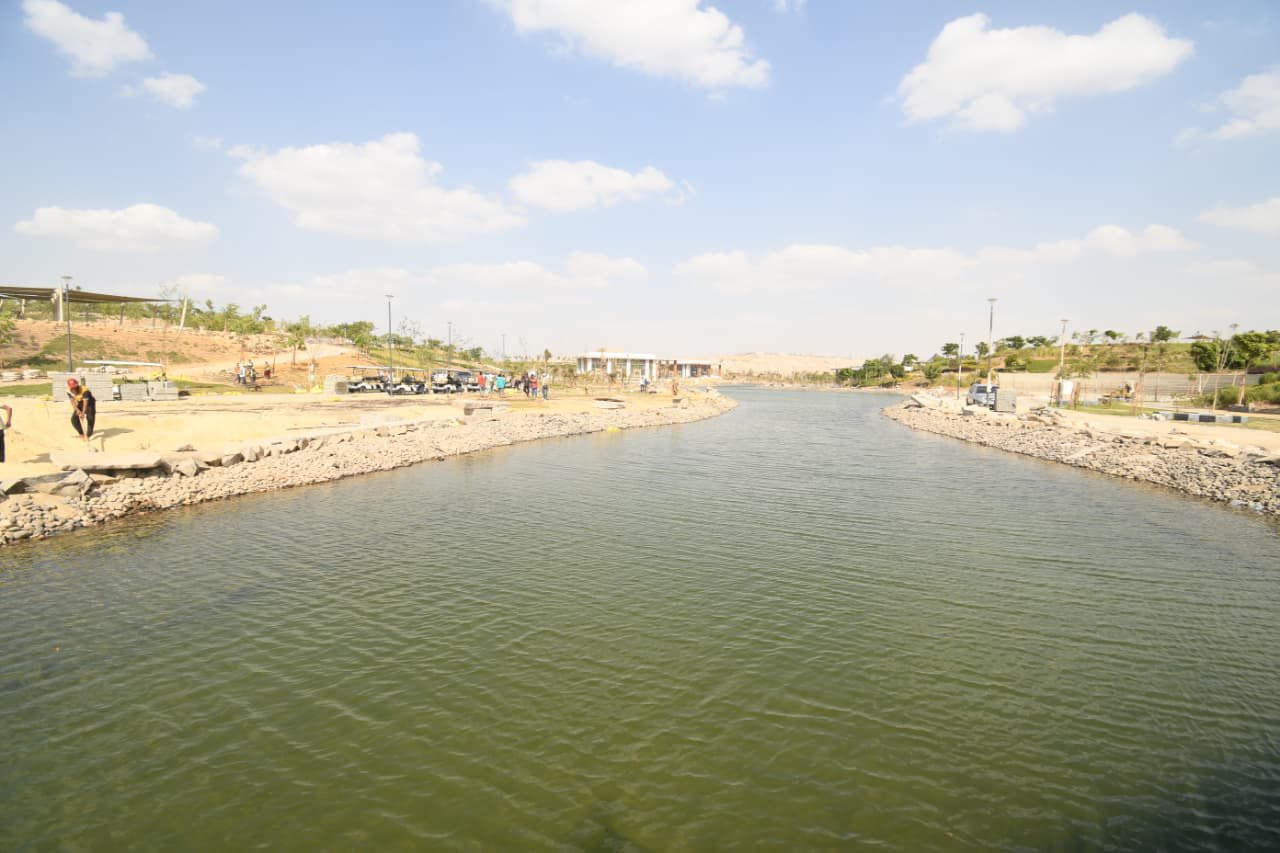وزير الإسكان يتفقد مكونات مشروع حدائق تلال الفسطاط