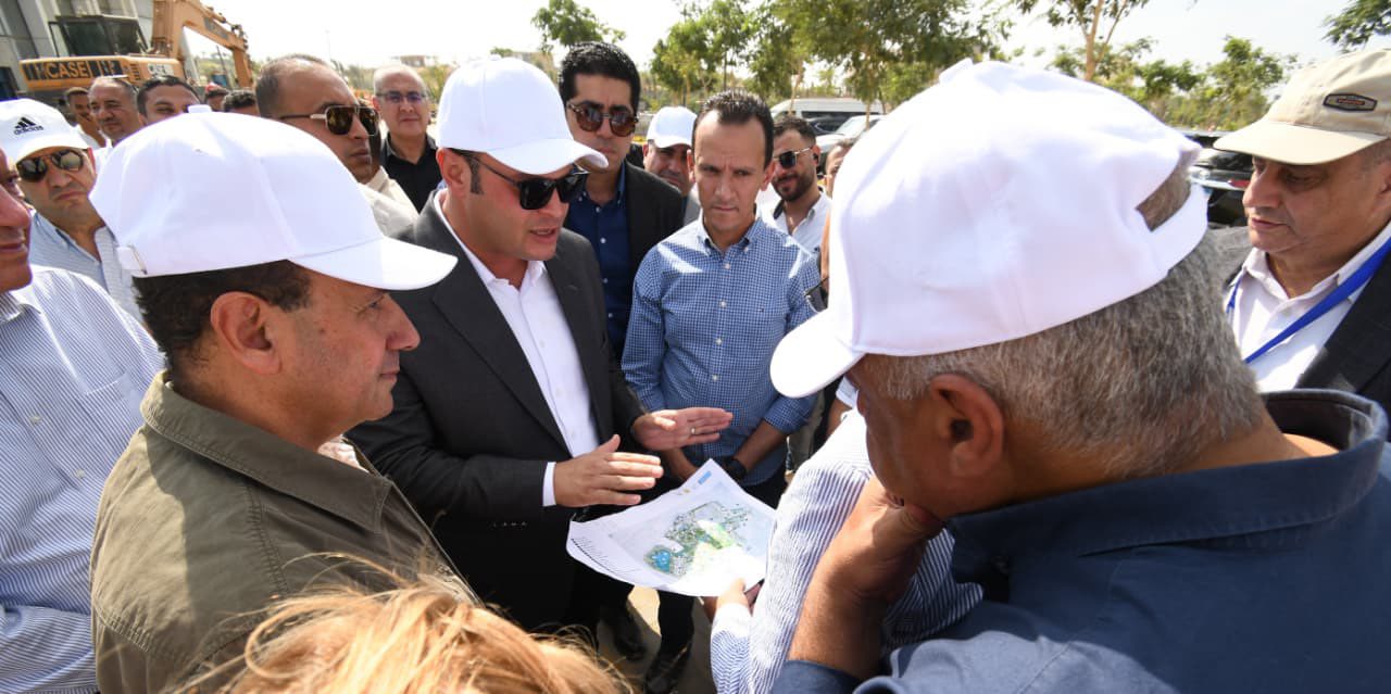 وزير الإسكان يتفقد مكونات مشروع حدائق تلال الفسطاط