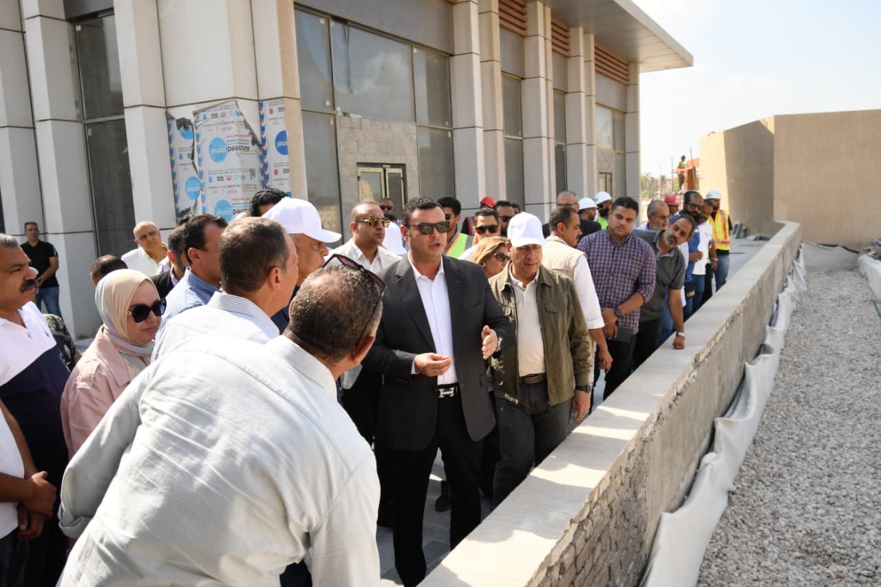 وزير الإسكان يتفقد مكونات مشروع حدائق تلال الفسطاط