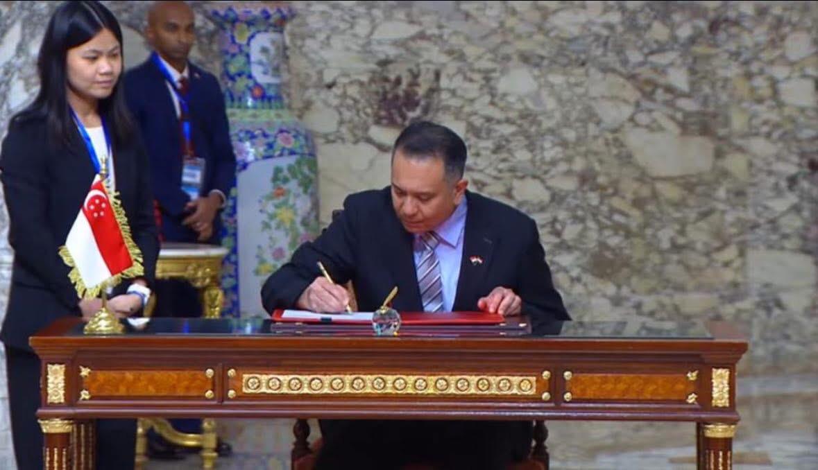 مذكرة تفاهم بين الأكاديمية الوطنية للتدريب وكلية الخدمة المدنية السنغافورية
