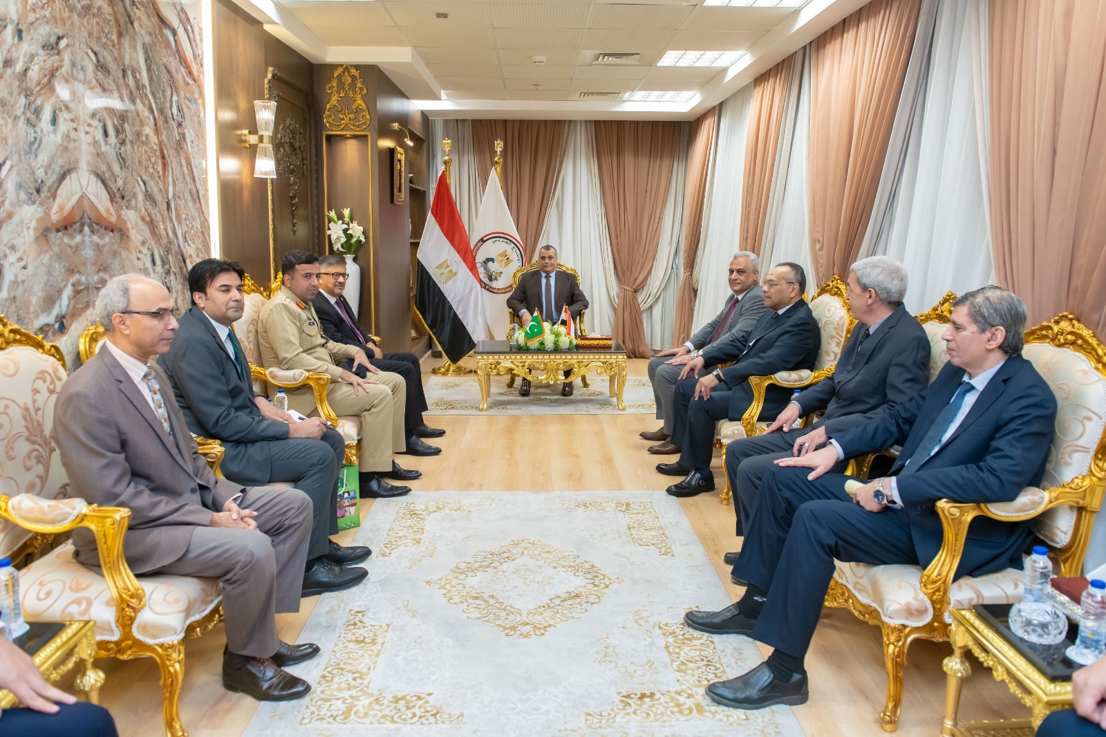 وزير الدولة للإنتاج الحربي يستقبل السفير الباكستاني بالقاهرة