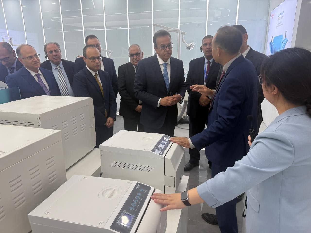 وزير الصحة يزور مصنع Runyes في الصين